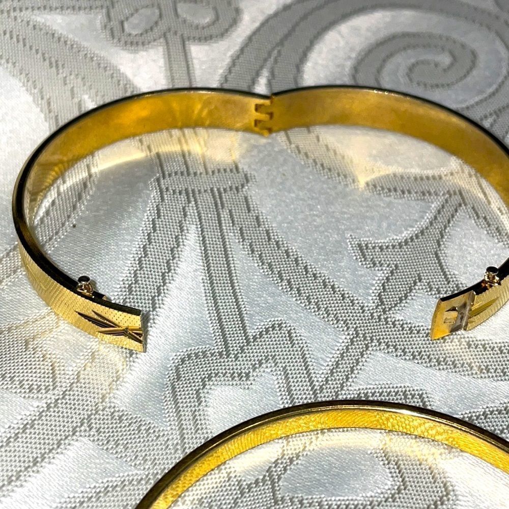 Two gold tone bracelets: one is vintage hinged & other is Monet faceted bangle - Picture 6 of 13